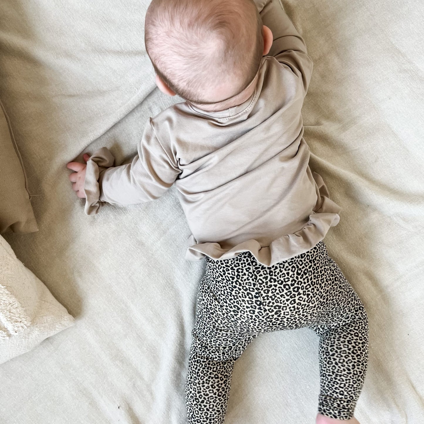 BM 2-delige set | Legging Baby Leopard | Ruffle Top Sand